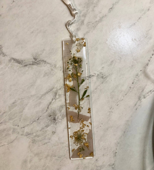 Vintage Floral Resin Bookmark: White - Tuma's Books